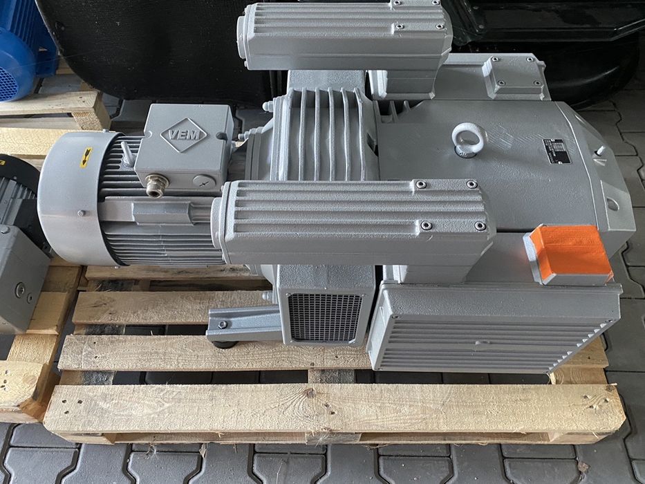 Pompa prozniowa VTLF 250 ,sucha ,grafitowe plytki. CNC 250 m3/h