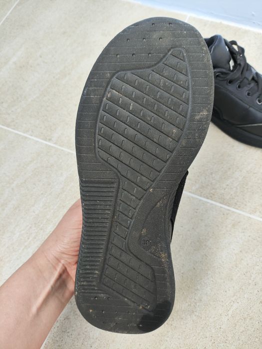 Кросівки шкіряні 39р.