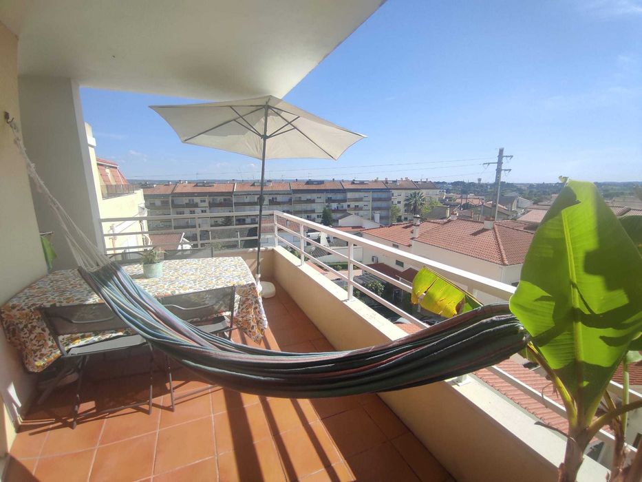 Um último andar onde a vida ganha espaço | T3 com potencial de duplex | Entroncamento — Nossa Senhora de Fátima, Santarém
