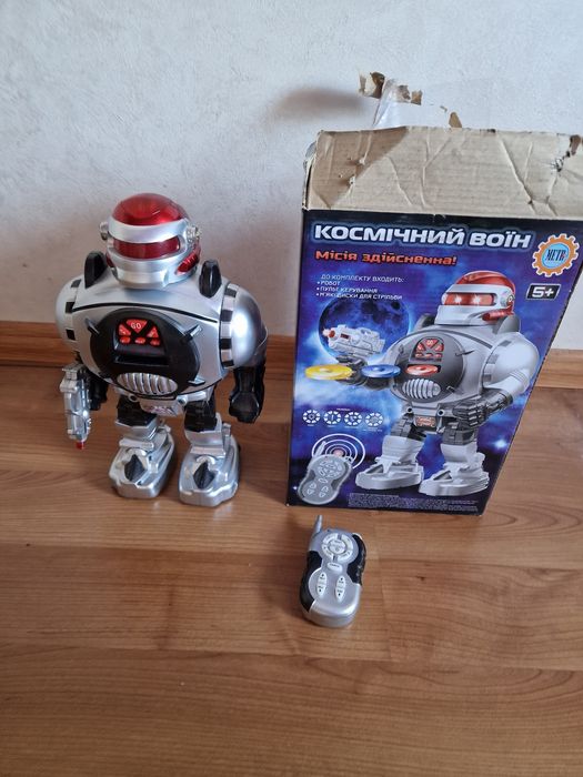 Багатофункціональний робот "Космічний воїн"