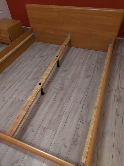 Łóżko 160x200 i komoda, szafki nocne, biurko, witryna gratis