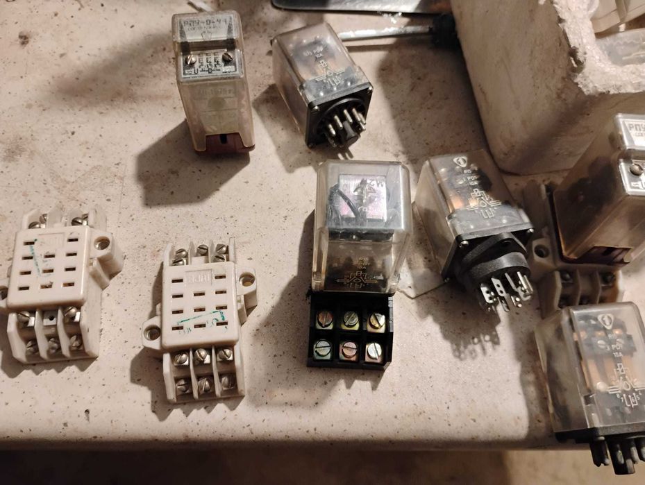 Przekaźniki R15 i inne