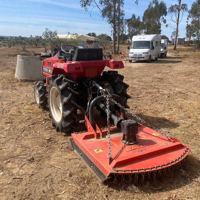 Trator Mitsubishi MT16 4x4 com alfaias