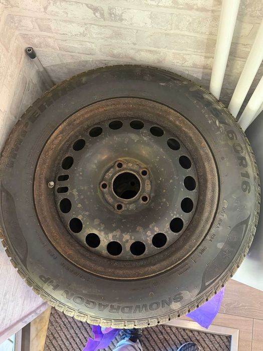 Conjunto de 4 Pneus com Jantes de Aço – 215/60 R16