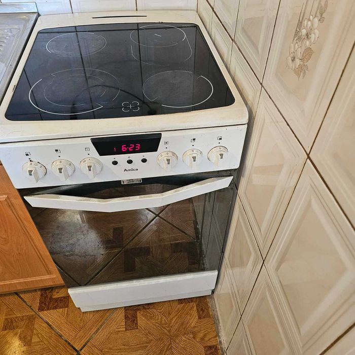 Kuchnia ceramiczna Amica 50 cm z piekarnikiem.