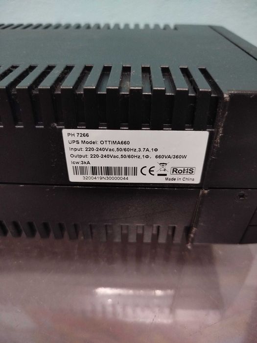 UPS 660 VA Como nova