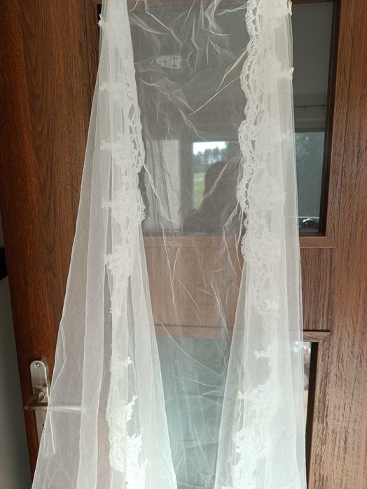 Długi ślubny welon