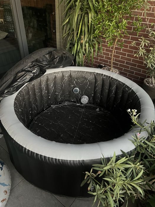 Jacuzzi z hydromasażem 980 l Ø196x71 cm