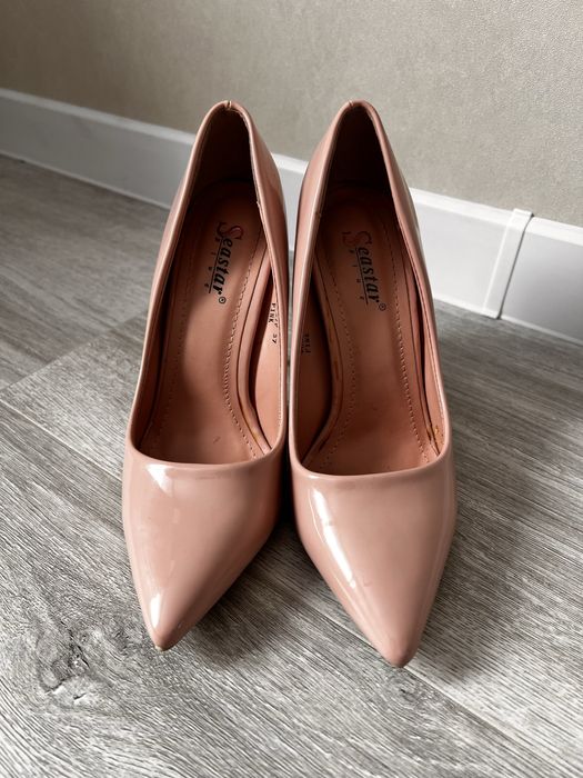 Бежеві лодочки.