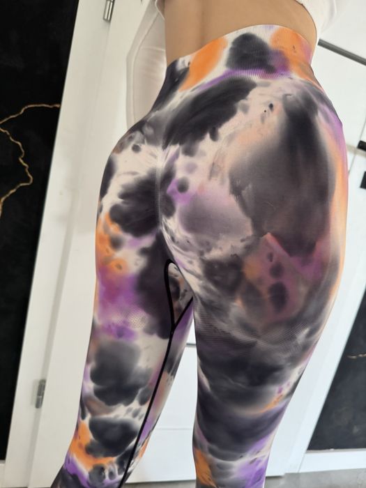 Legginsy wysoki stan uwypuklające pupę