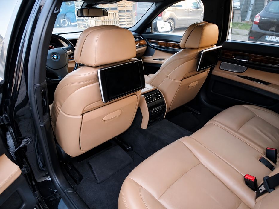 BMW  F02 750Li xDrive 4.4 V8 450 KM