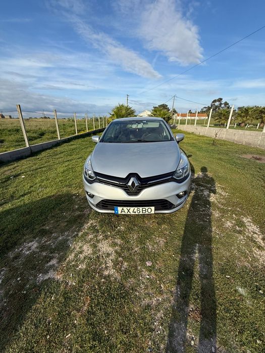 Vendo Renault Clio 2018
Gasóleo 
Revisão feita
Pneus Novos
Kilometros 232.000
Valor: 7.000€