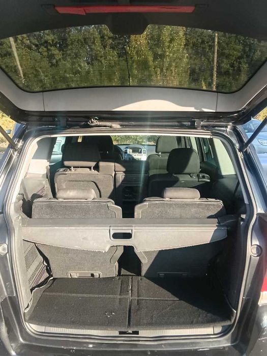 Opel Zafira — 2012 рік