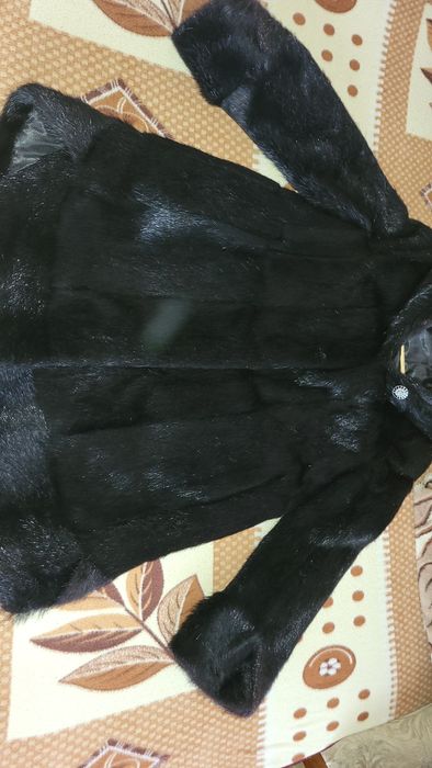 Продам  шубу з  нутрии