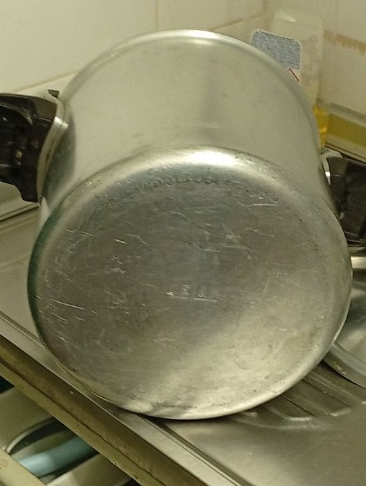 Panela de pressão da Celar capacidade 10 Litros