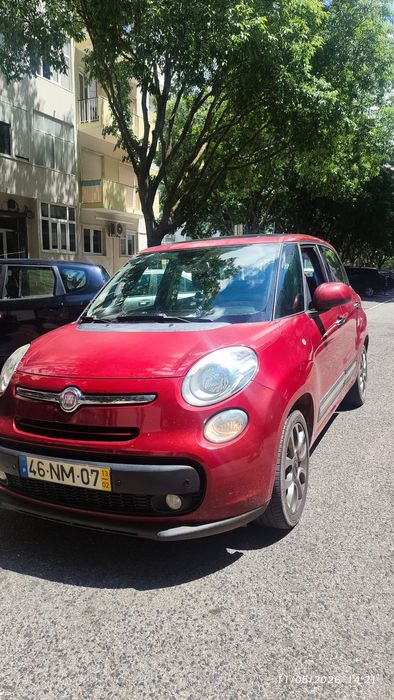Fiat 500L  vermelho