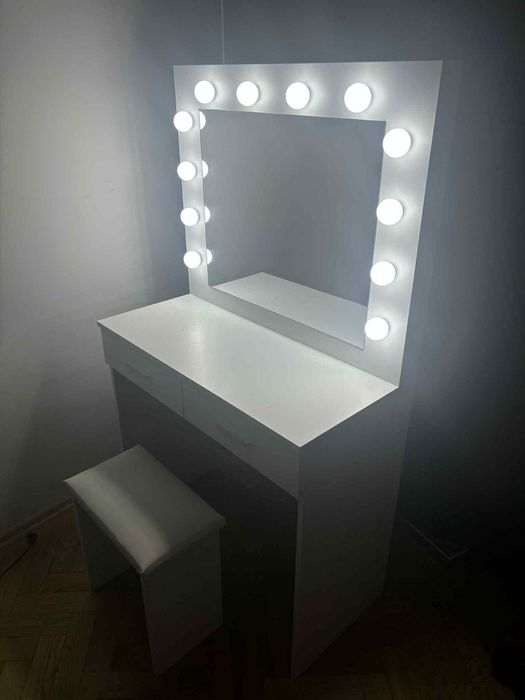 Toaletka z oświetleniem led