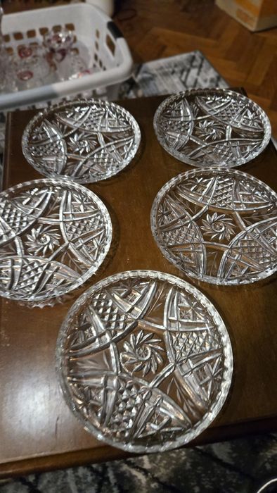 Kryształowe talerzyki.