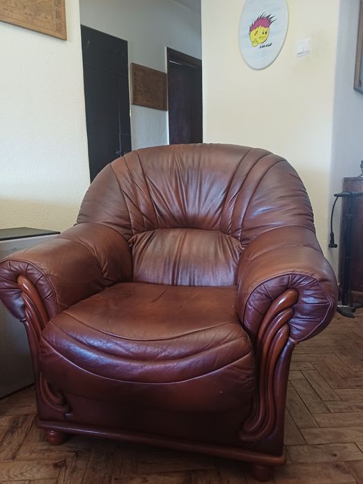 Sofa castenho estilo antigo