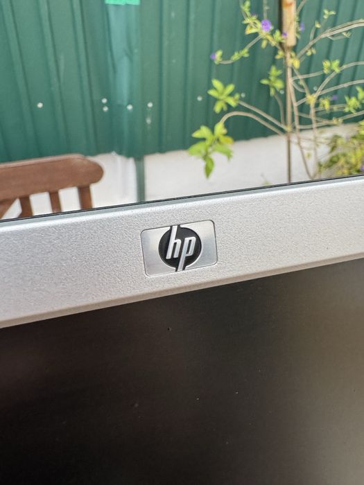 HP compaq LA1951g