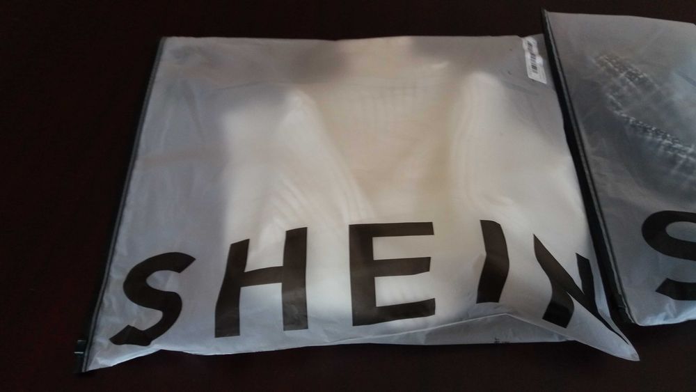 Blusa e saia com alças