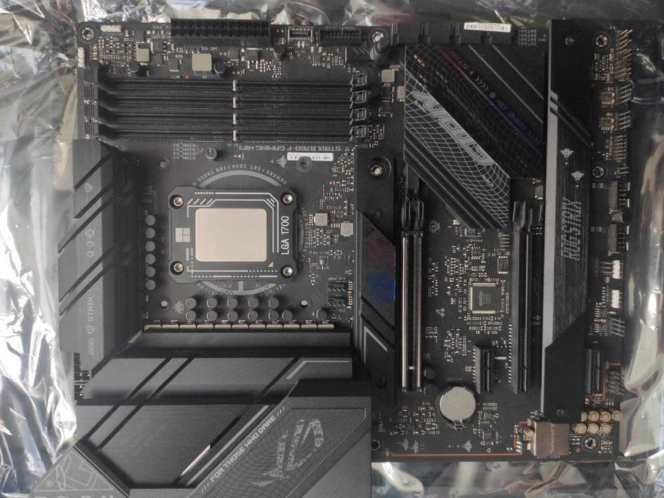 Материнська плата ASUS ROG STRIX B760-F GAMING WIFI