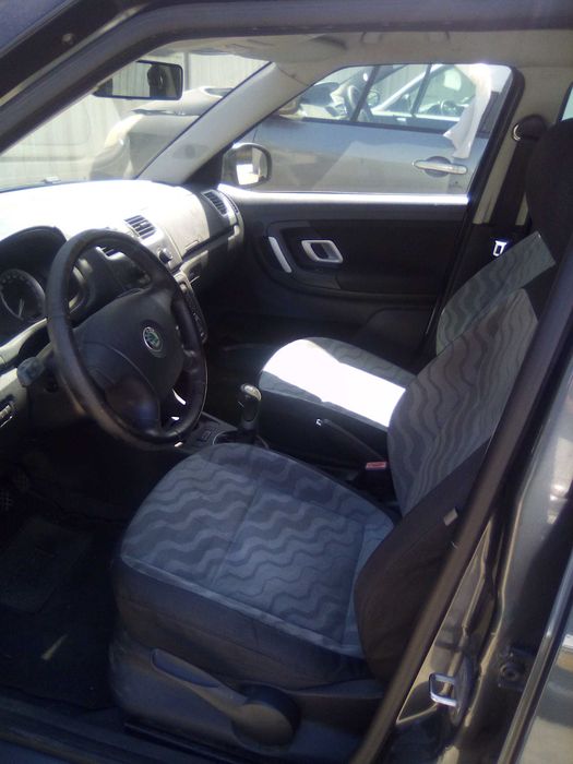 fabia em muito bom estado de pintura estovos peneus e mecanicamente venha comprovar.