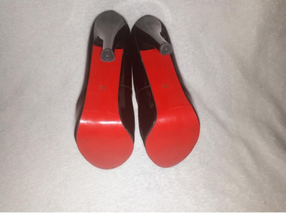 Туфлі нові, високий каблук