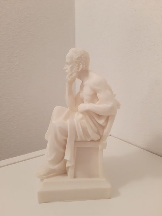 Vendo escultura de Sócrates.