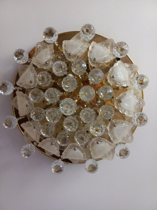 Продам люстру в стані нової