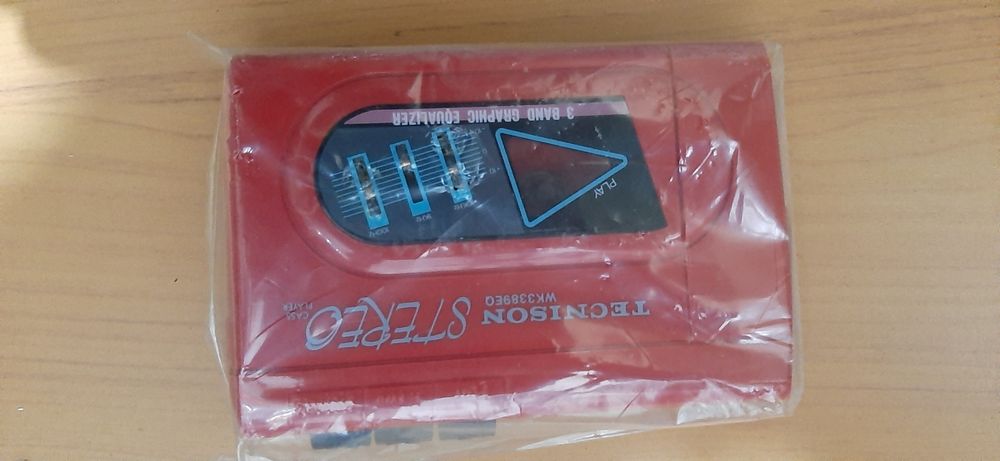 Rádio portátil com deck de cassetes
