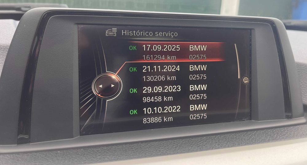 BMW 318d Touring F31 • Nacional • LED • Pele Bege • Teto Panorâmico e Elétrico
