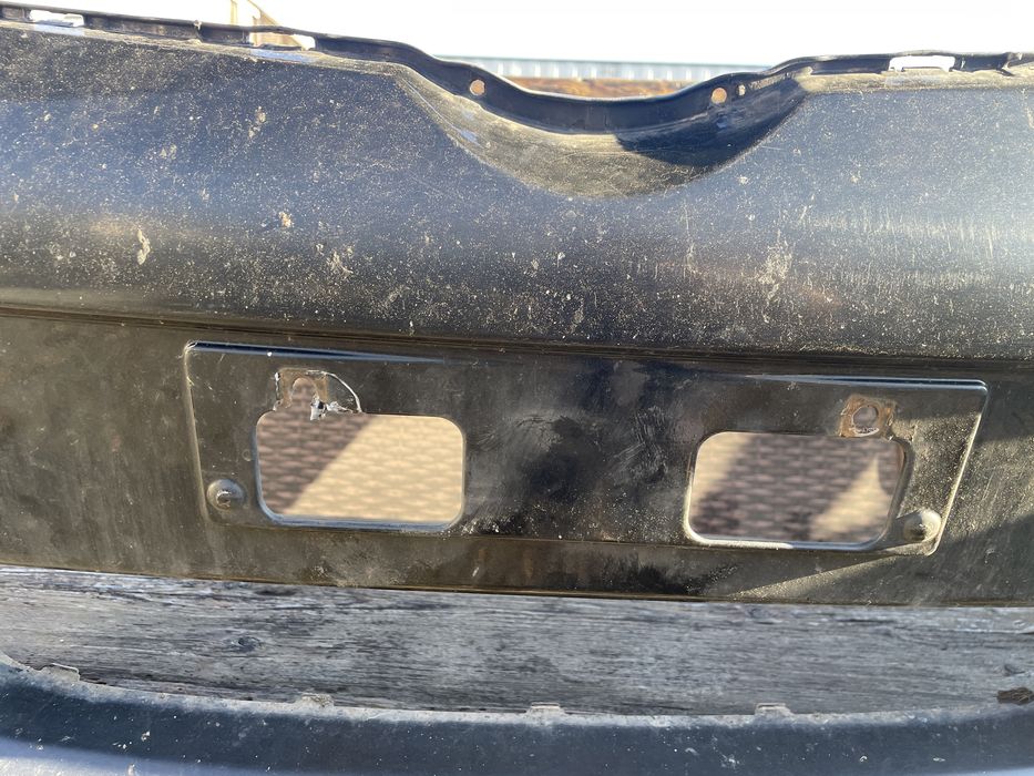 Продам передний бампер на Toyota Avensis 3 T27