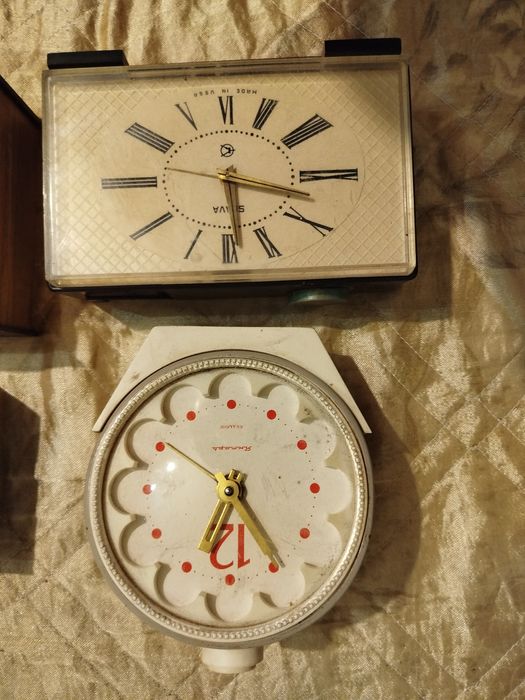 Часы  настенные,часы настольные продам