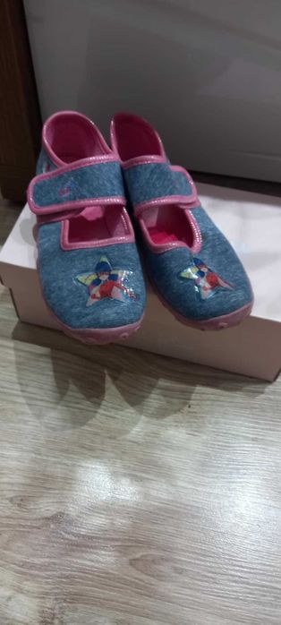 Sprzedam buty dla dziewczynki.