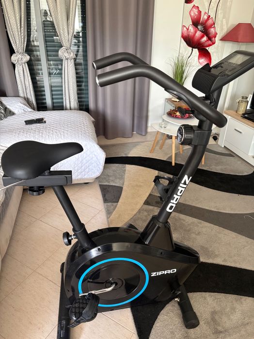 Bicicleta Estática ZIPRO Boost – Pouco Uso – Como Nova
