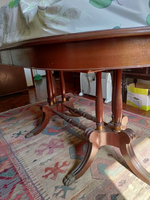 Mesa de sala com cadeiras
