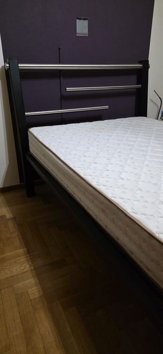 Cama casal em ferro e inox