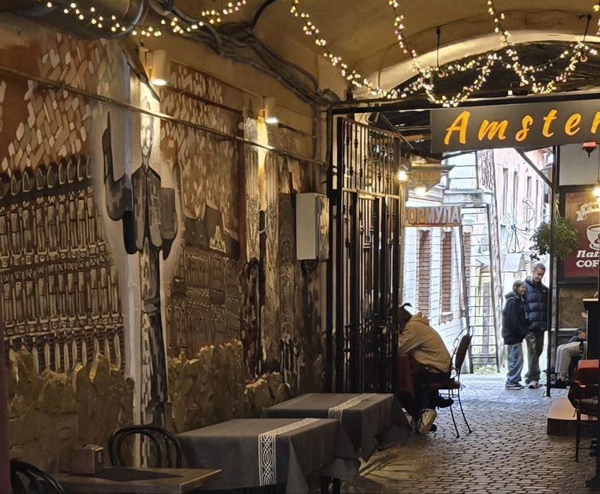 Електрика завжди,під кафе ресторан бар