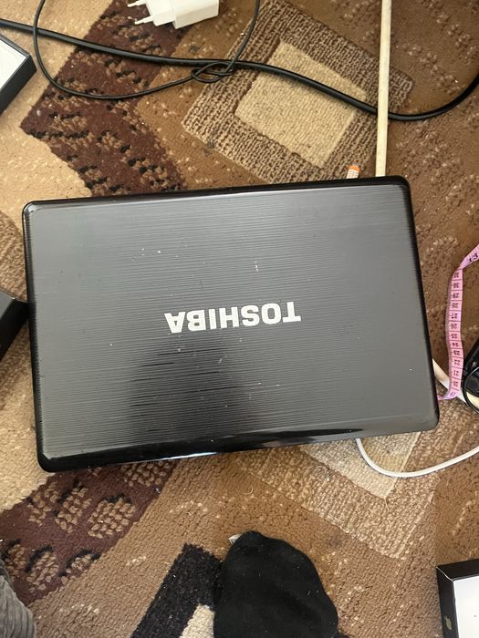 Продам Toshiba 15.6 в нормальном состоянии