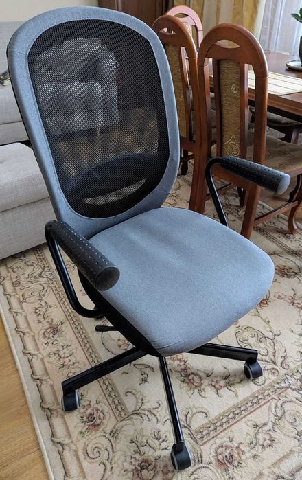 Krzesło biurowe obrotowe z podłokietnikami IKEA Flintan