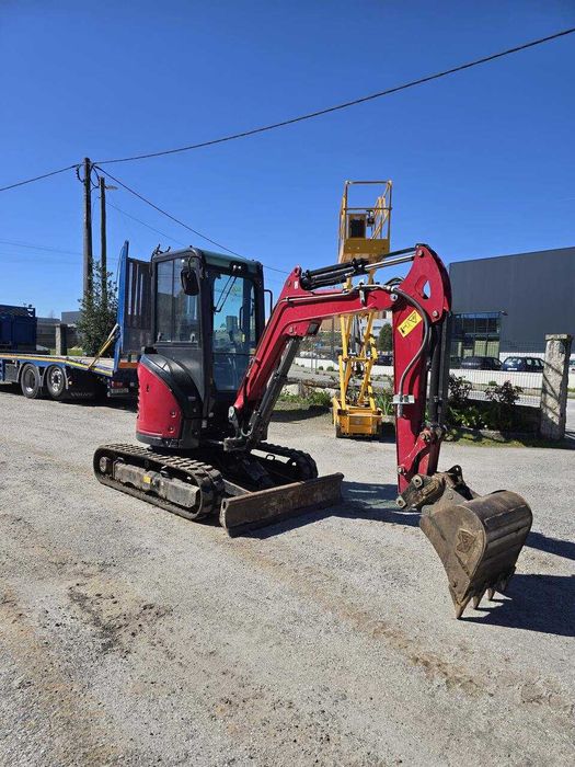 Escavadora/Mini-Giratória Yanmar Vio26