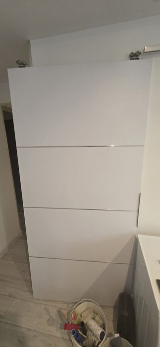 Drzwi przesuwane z szyną