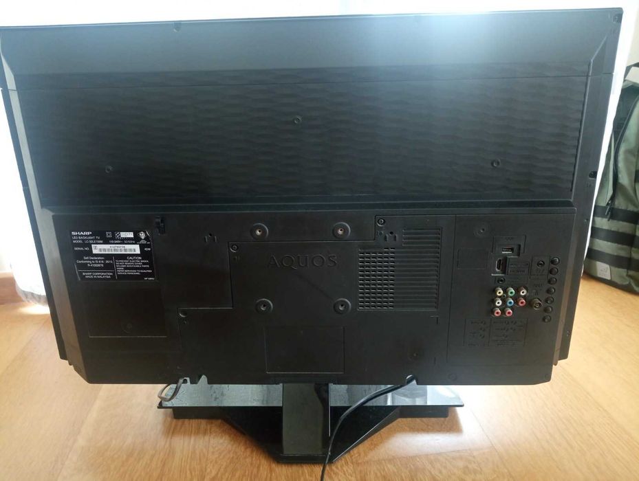 TV Sharp AQUOS 32” LED — sem comando
