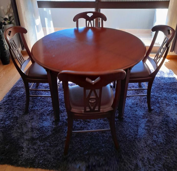 Mesa + 6 cadeiras em cerejeira
