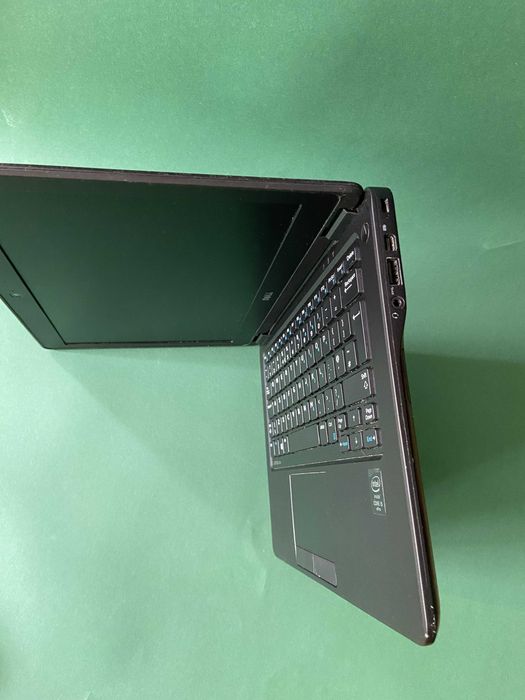 Dell Latitude E7250 12,5" | i5-5300U | 256gb ssd | 8gb ddr3
