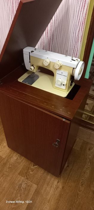 Електрична швейна машинка Чайка 142 м
