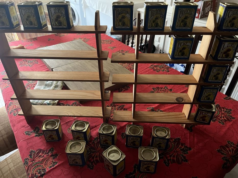 Latas de especiarias
