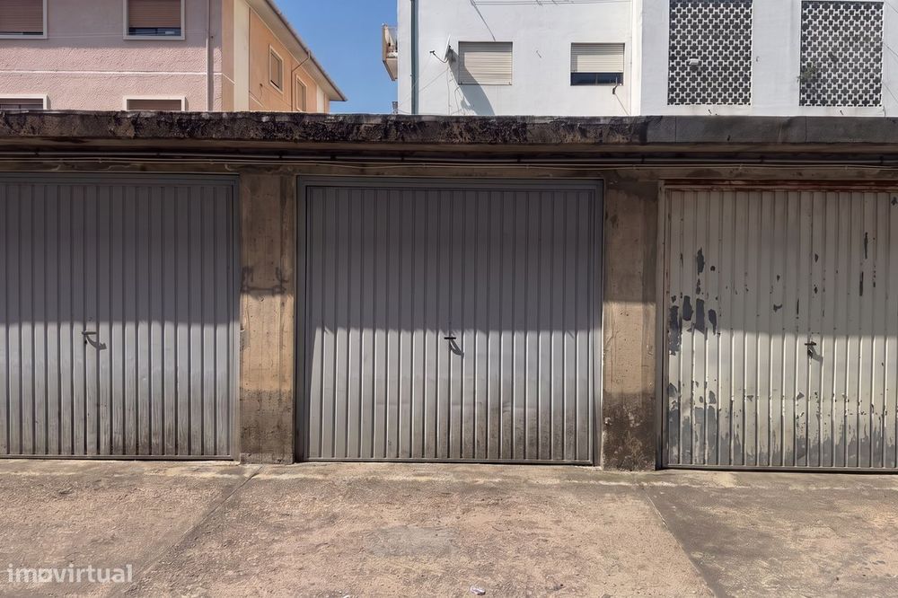 Apartamento T2 em Anadia com Garagem