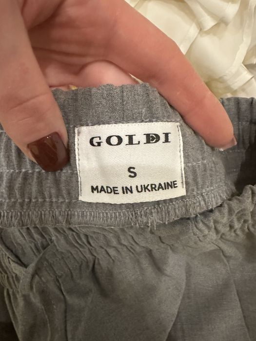 Нові сірі брюки прямого крою